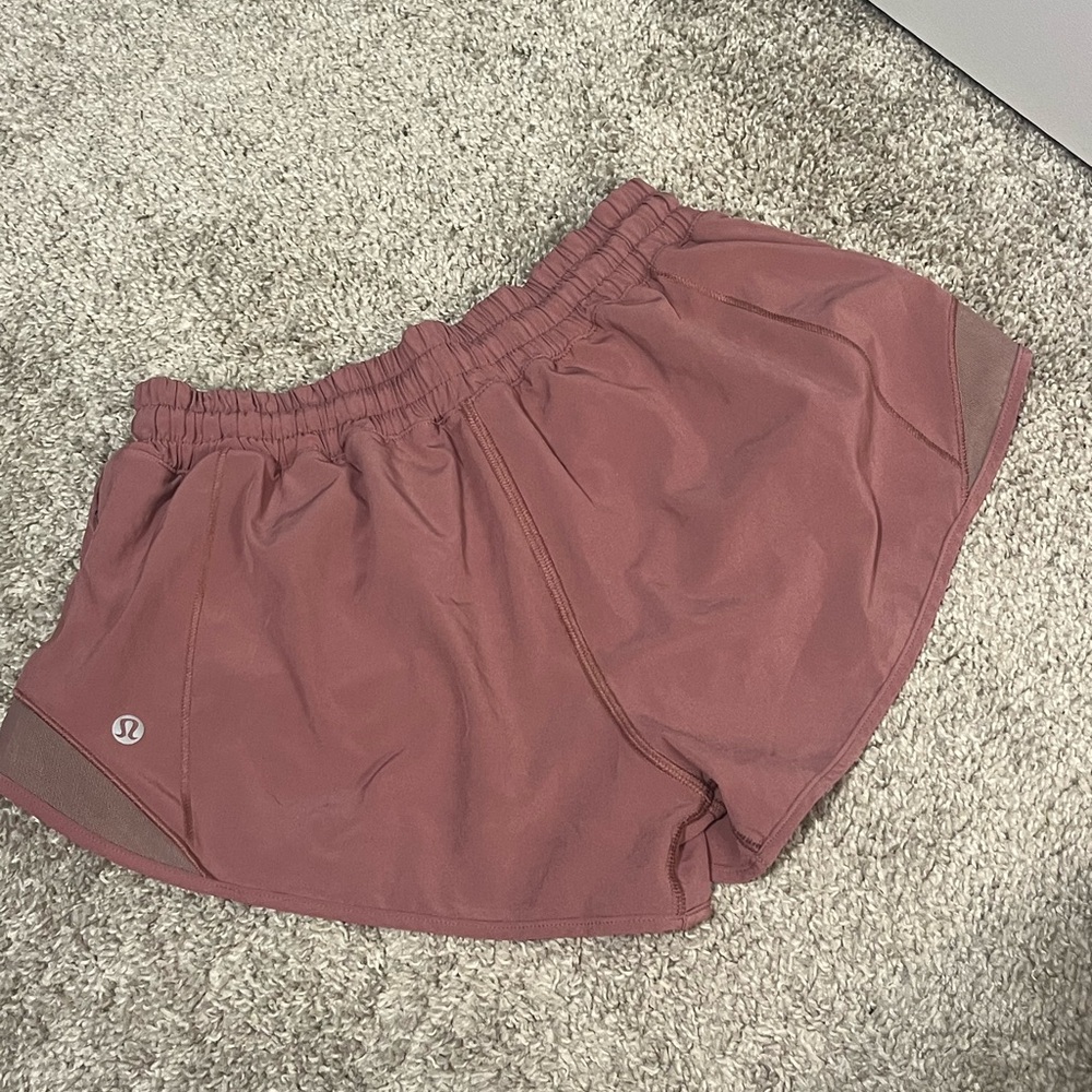 Lululemon Mauve hottie hot shorts, 2.5 inch